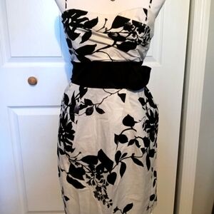 Brand new women jr size 9 flowered dress